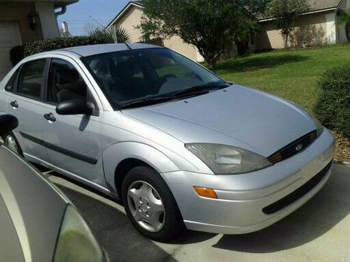 2004 ford focus silver grey interior and 4 door sedan automatic