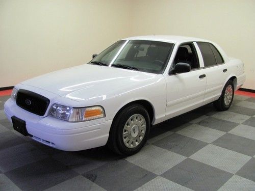 2004 ford crown victoria p71 police interceptor! only 27,000 miles! very clean