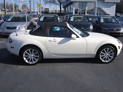 Very low miles! touring package 6-speed alloys power windows cd/mp3 we finance!