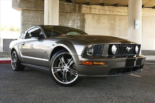 2005 ford mustang gt beautiful! - low reserve