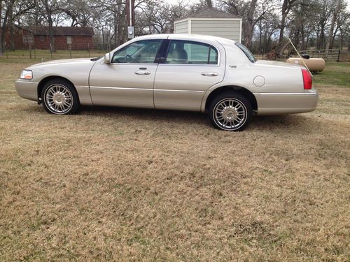 2010 lincoln town car signature limited sedan 4-door 4.6l