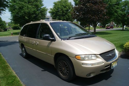 2000 chrysler town &amp; country limited van 163k miles one owner