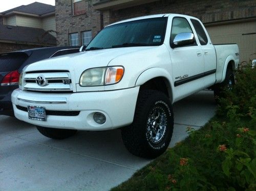4x4 access cab sr5 trd lifted v8 4.7l white with gray cloth