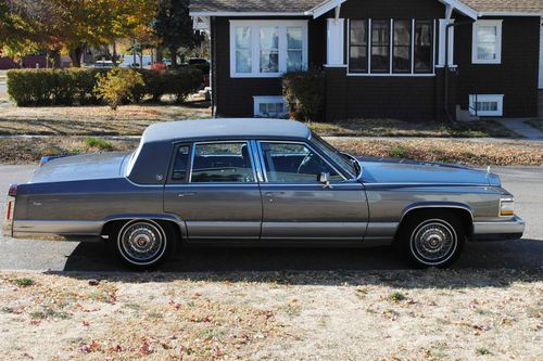 Cadillac brougham 1991 in great condition classic obo
