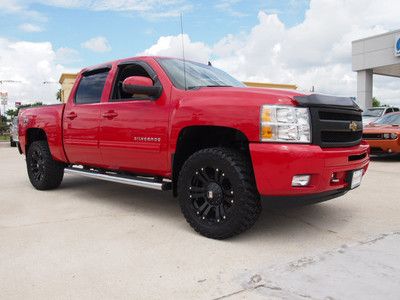 Z71 4x4 5.3l one owner leather upolstery sitting tall custom wheels step tubes