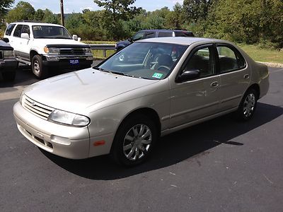No reserve 1997 nissan altima gxe runs solid shifts perfect cold ac cd player