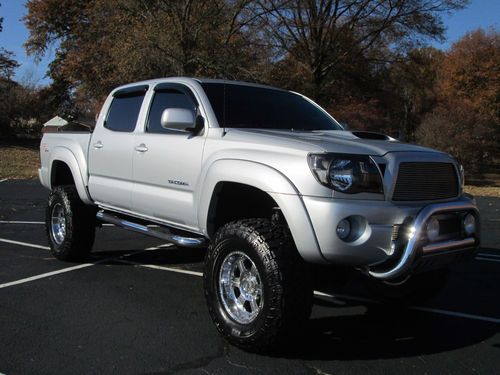 2008 toyota tacoma lifted on 35s. procomp, low miles, clean!