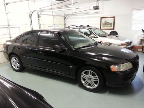 2006 volvo s60 2.5t sedan 4-door 2.5l turbo black relaible and safe!  like new!
