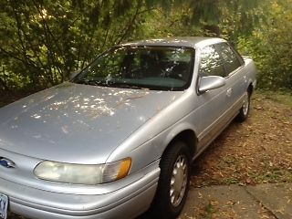 1995 ford taurus se low mileage 95k strong v-6 runs great new hitch new tags