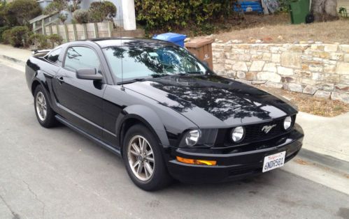 2005 ford mustang coupe, 6cyl, 5-speed, black