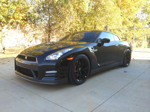 2014 nissan gtr, 1200 miles, hard to find premium package