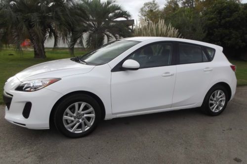 2013 mazda 3 2.0 w/skytactive i touring hatch back 329 low miles-- free shipping