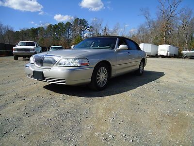 Lincoln town car signature 55k miles , like new