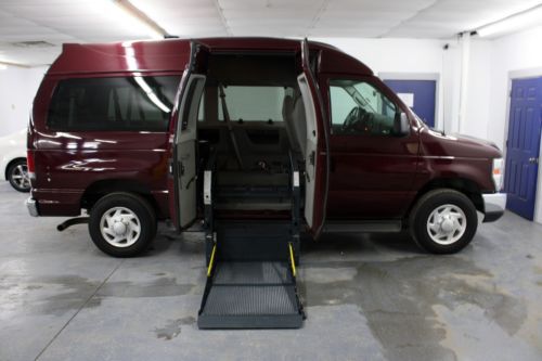 2008 ford econoline e-350 wheelchair accessible handicap van w/side entry lift