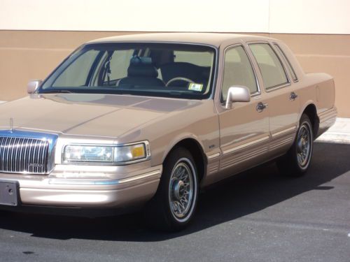1996 LINCOLN TOWN CAR ONE OWNER NON SMOKER LOW MILES CLEAN MUST SELL NO RESERVE!, image 9