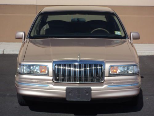 1996 LINCOLN TOWN CAR ONE OWNER NON SMOKER LOW MILES CLEAN MUST SELL NO RESERVE!, image 10