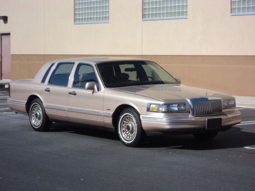 1996 LINCOLN TOWN CAR ONE OWNER NON SMOKER LOW MILES CLEAN MUST SELL NO RESERVE!, image 12