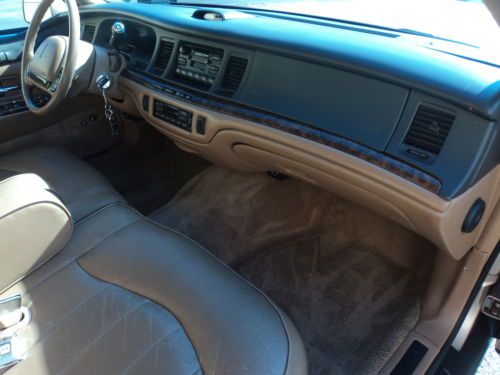 1996 LINCOLN TOWN CAR ONE OWNER NON SMOKER LOW MILES CLEAN MUST SELL NO RESERVE!, image 29