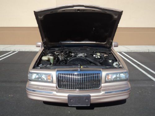 1996 LINCOLN TOWN CAR ONE OWNER NON SMOKER LOW MILES CLEAN MUST SELL NO RESERVE!, image 35