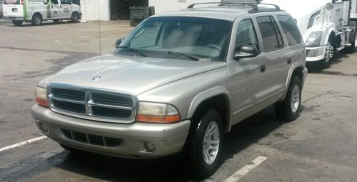 Super low miles! 2001 durango slt perfect condition! 3rd row seating! 88k miles!