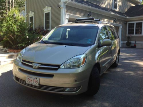 Fully loaded 2004 toyota sienna xle limited minivan in good condition