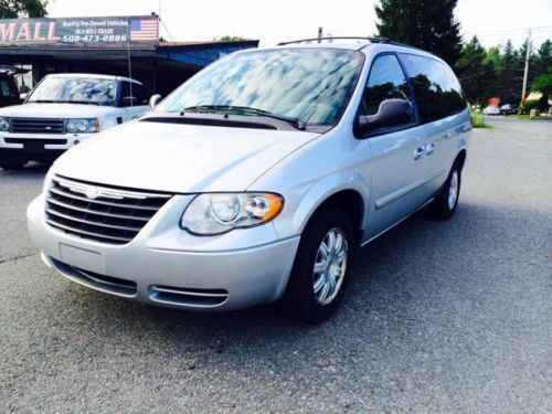 2006 chrysler town and country extra clean clean carfax stow and go dvd leather!