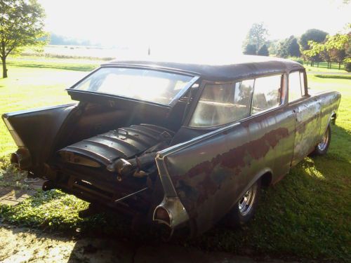 1957 chevy nomad      (no reserve)