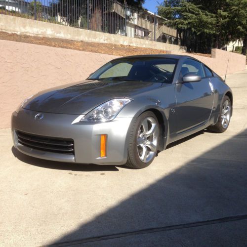 2006 nissan 350z coupe, 9625 miles, silverstone color, always garaged, as new