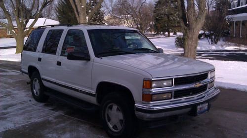 1996 chevy tahoe lt 4x4 wht w/ grey int. leather
