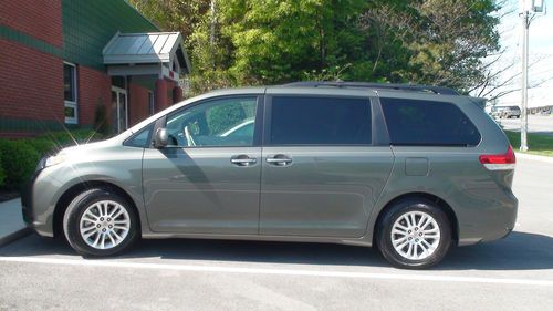 2012 toyota sienna xle mini passenger van 3.5l 4134 miles only fully loaded