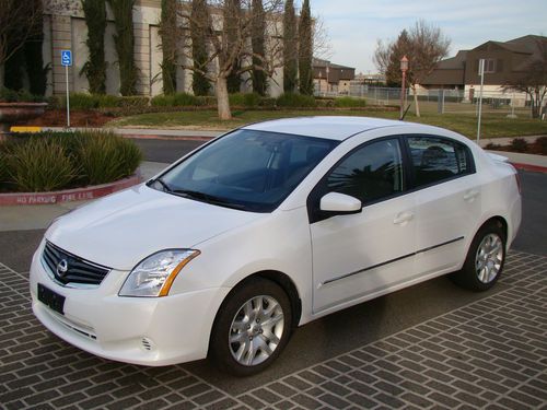 2011 nissan sentra, only 10k mi, automatic, spoiler, don't miss!
