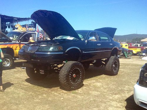 1998 lincoln town car signature sedan 4-door 4.6l custom lifted