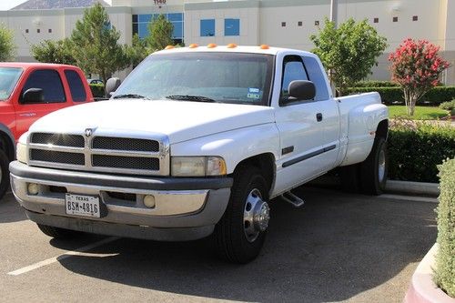 White 2001 dodge ram 3500 truck