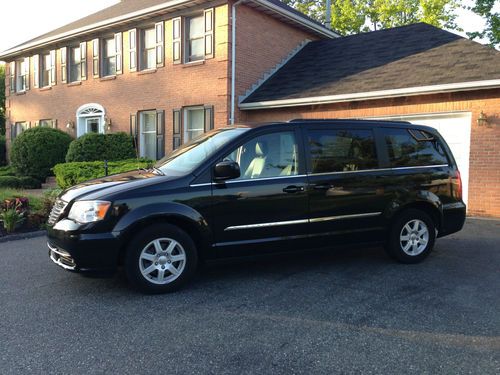 2012 chrysler town and country touring fully loaded