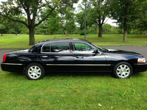 Find Used 2006 Lincoln Town Car Executive L Sedan Black Clean No 2006 Lincoln Town Car Executive L Sedan Black Clean No Reserve