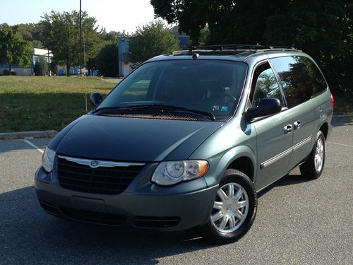2005 chrysler town and country touring dvd stow and go seats no reserve