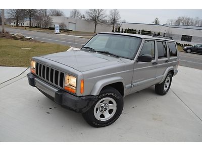 2001 jeep cherokee sport low miles , carfax 1 owner , low reserve