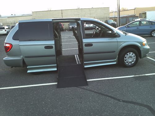 Van wheelchair handicap braun power ramp dodge grand caravan  2004 kneeling