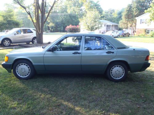 Mercedes 190e 2.6 original clean condition paint not faded clean leather save $$