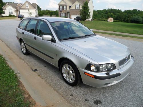 2002 volvo v40 wagon 122k miles 4-door 1.9l heated leather seats no reserve