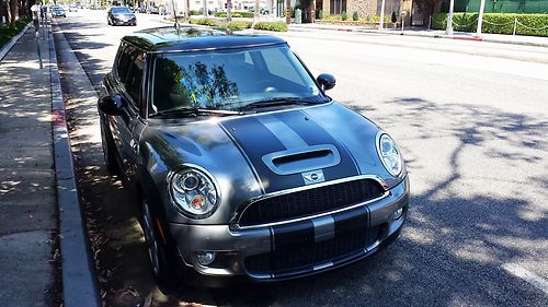 2010 mini cooper s - fully loaded - low miles - title in hand