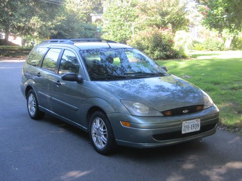 Focus se station wagon 2003 great condition perfect college car