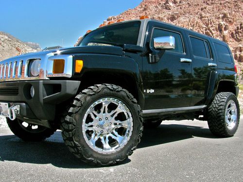 Black, luxury package, 4x4, leather, custom wheels, loaded, well maintained