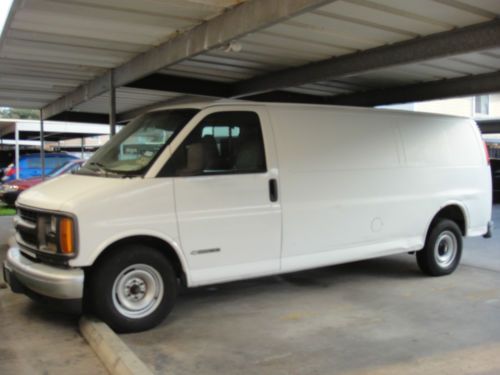 Dry clean delivery van extended, white color, good condition, low mileage