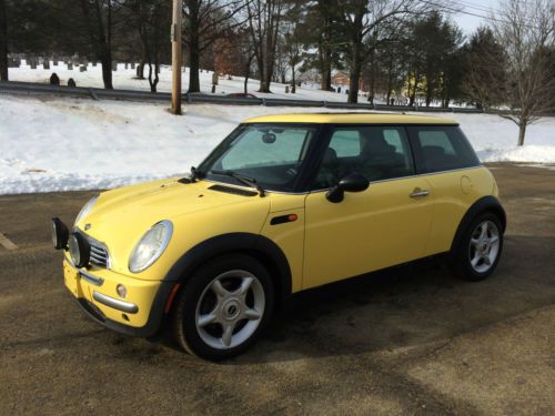2002 mini cooper * 5 speed * great mpg * panoramic view * no reserve
