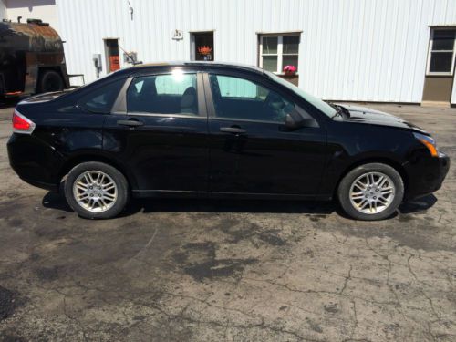 2010 ford focus se, easy fix, auto, salvage, damaged, rebuildable. runs/drives