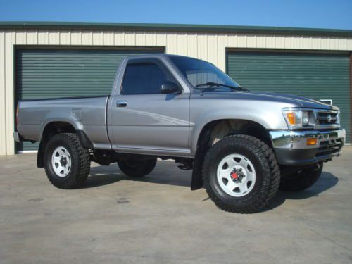 1994 toyota tacoma 4x4 regular cab 4 cylinder 5 speed low miles!!!