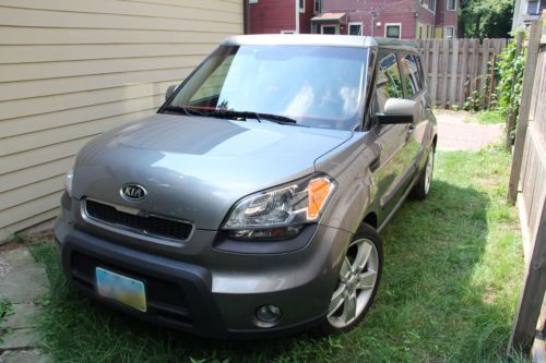 2011 kia soul sport 4-door hatchback 2.0l automatic rare with red interior