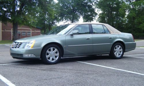 2006 cadillac dts--sunroof-looks great- no reserve--no reserve !!! local trade !
