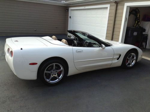 Pristine 2001 chevrolet corvette 2d convertible